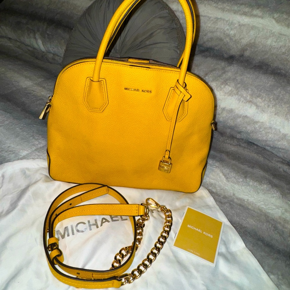 Michael Kors pebbled leather 3 compartment bag!